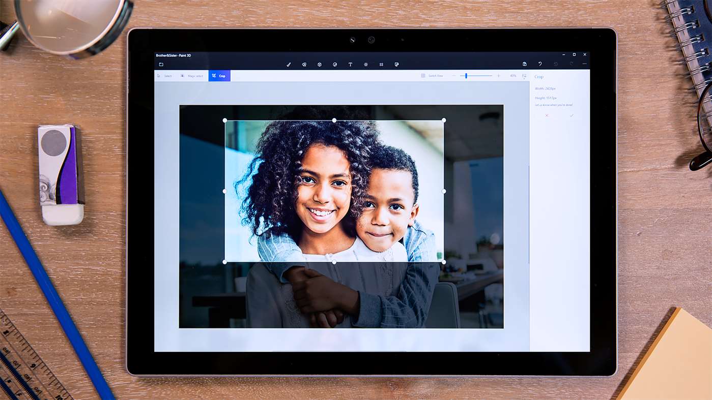 Windows 10 Paint 3D interface with image editing tools and a portrait of two children.